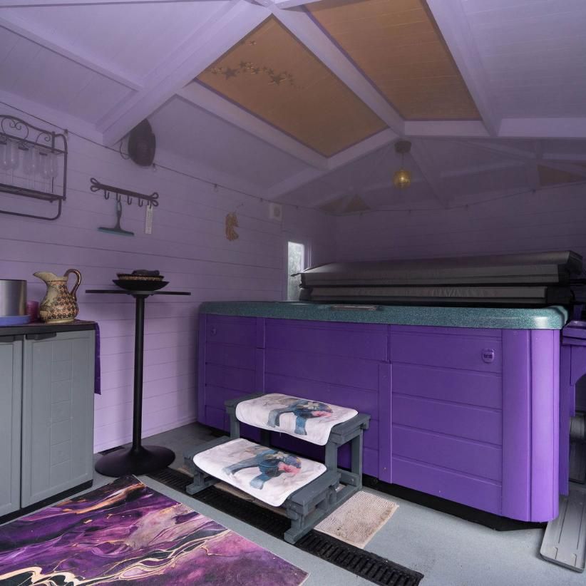 5 bed detached house to rent in Fenns Lane, Woking, GU24 - Photo 1