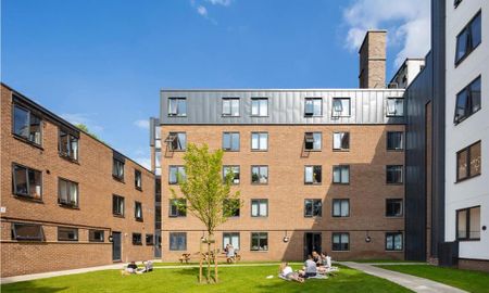 1 bedroom in a flat share to rent - Photo 2