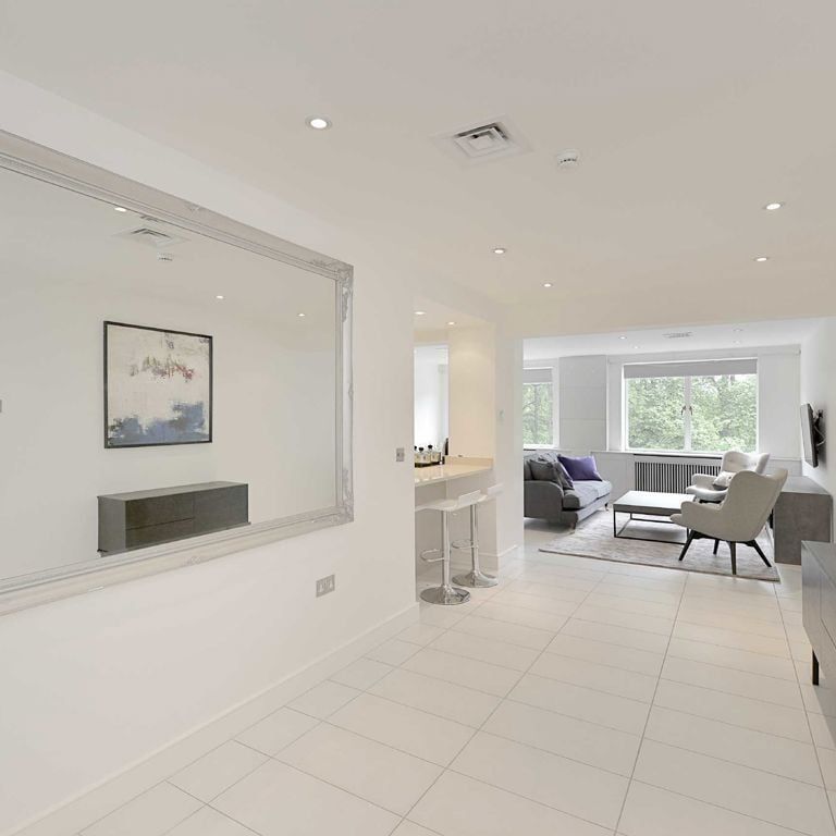 Piccadilly, Mayfair, W1J - Photo 1