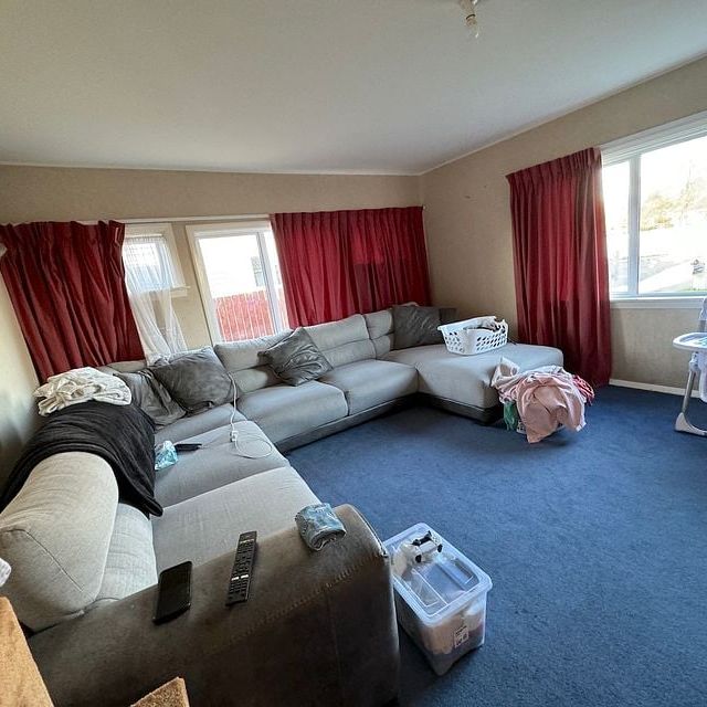Double glazed home in a convenient location - Photo 1