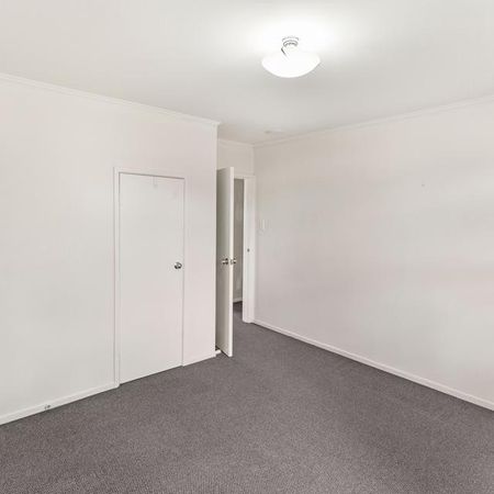 Three bedroom home in Manurewa! - Photo 3