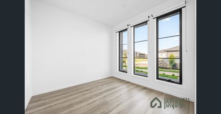 Modern Family Living in the Heart of Kalkallo - Photo 2