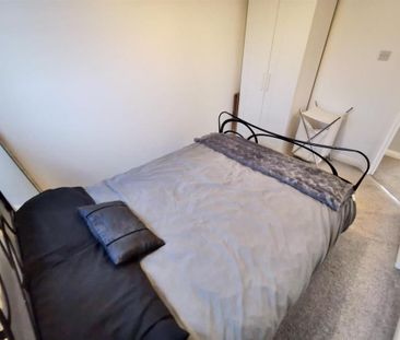 2 bedroom semi-detached house to rent - Photo 5