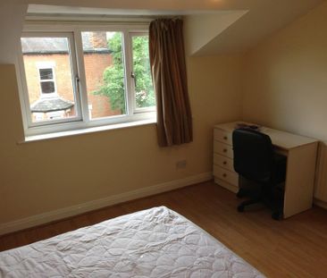 8 bedroom semi-detached house to rent - Photo 3