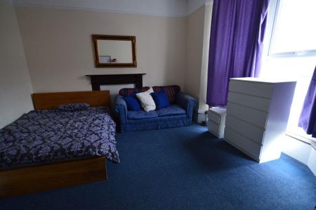 2 bedroom private hall to rent - Photo 3