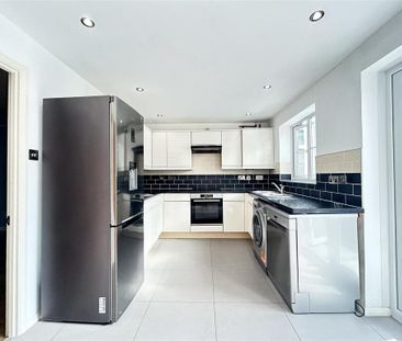 3 bedroom link detached house to rent - Photo 2
