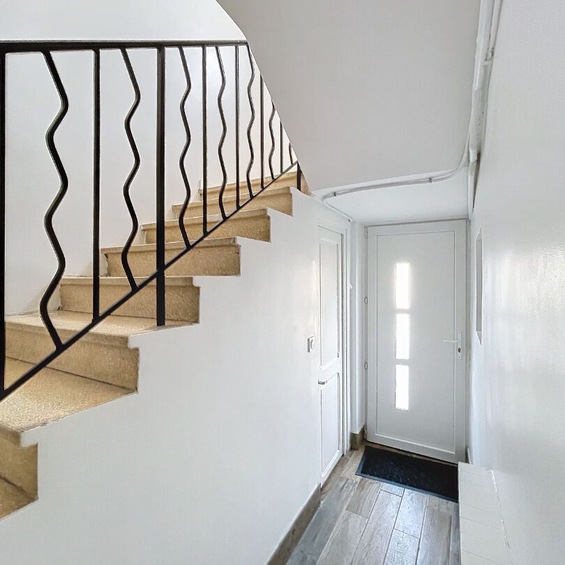 A LOUER AVIGNON ( 84000 ) PREMIERE CEINTURE EXTRAMUROS : Maison 3pièces sur 1 étage, avec cour et climatisée !!, - Photo 1