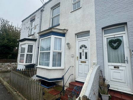 Terraced House to rent on - Photo 2