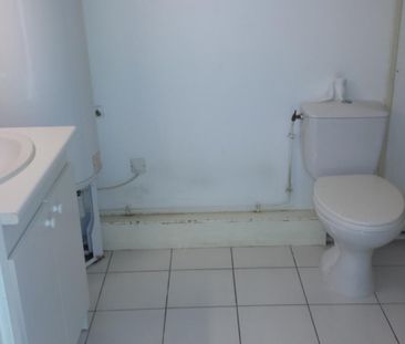 Location Appartement 2 pièces 52m² CHAMBRAY LES TOURS 37170 - Photo 3