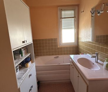 Location Appartement 2 pièces 53m² LE CREUSOT 71200 - Photo 4