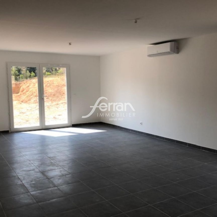 Location Maison 4 pièces 80m² SALERNES 83690 - Photo 1