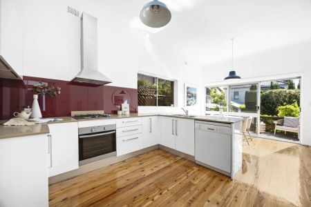 Federation Charm With Family Appeal By Centennial Park - Photo 4