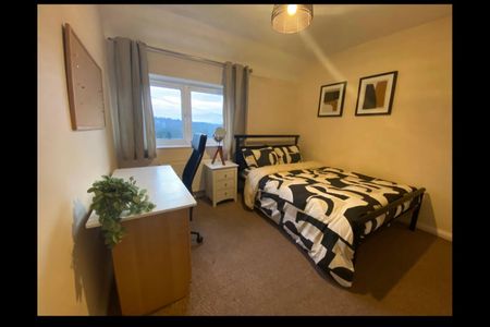 Room in a Shared House, Knepp Close, BN2 - Photo 5