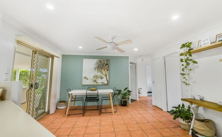 Freshly Renovated Family Home near Wurtulla Beaches - Photo 2