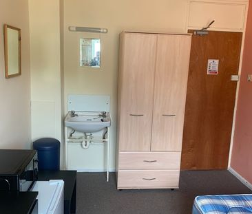 Room in a Shared House, Demesne Road, M16 - Photo 3