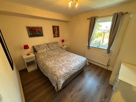 3 bedroom apartment to rent - Photo 4