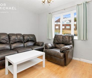 5 bedroom semi-detached house to rent - Photo 2