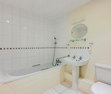 2 bedroom flat to rent - Photo 6