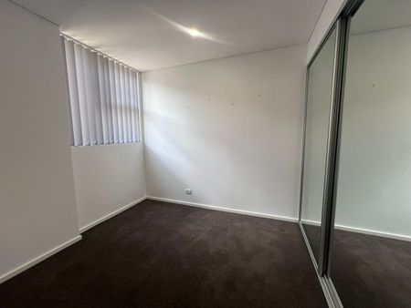 Modern Executive Apartment - Only 100m from the CBD! - Photo 3