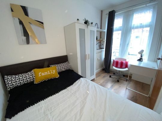 3 Bed Terraced House, Skipworth Street, LE2 - Photo 1