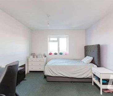 Alderney Gardens, Wickford, Essex, SS11 - Photo 3