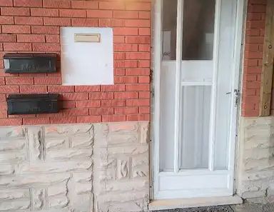 Avaiable: Dec.1 - Bright 2 BDRM, 1 parking 1 Bath, Separated Entry, Fenced yard, Water&Gas Included Basement Unit in Central Kitchener | 382 Stirling Avenue South, Kitchener - Photo 1