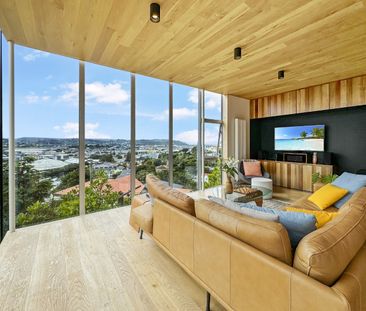 Welcome home to 6 Crawford Road. - Photo 4