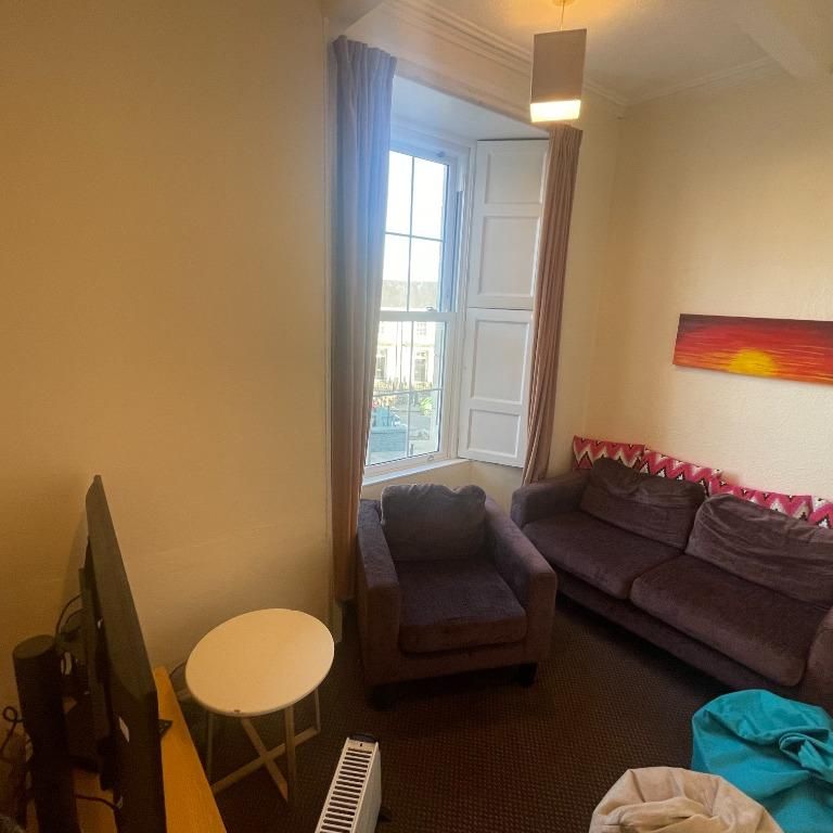 5 bedroom flat to rent - Photo 1
