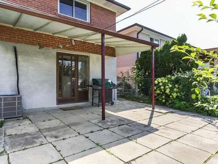 For Lease - 242 Fairglen Avenue, Toronto, Ontario - Photo 2