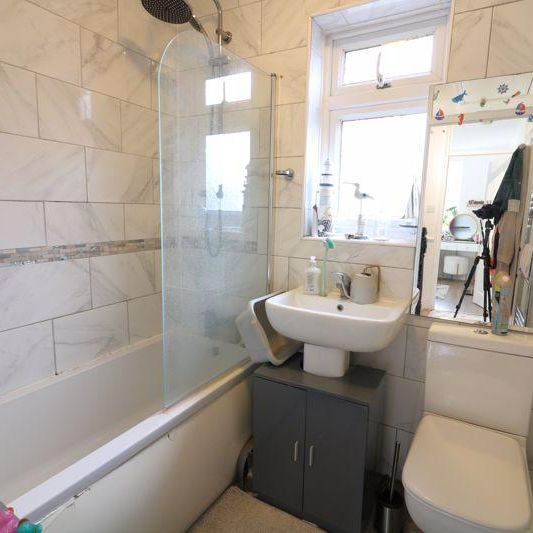 3 bedroom end of terrace house to rent - Photo 1