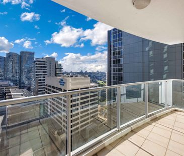 SPECTACULAR SPACE, STYLE AND PANORAMAS - Photo 6