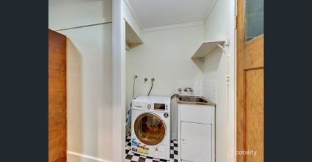 Charming 2-Bedroom home in New Farm - Photo 4