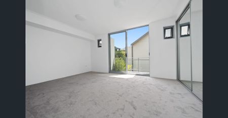 Beautifully presented Modern 3 bedroom Townhouse - Photo 3