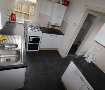 4 bedroom terraced house to rent - Photo 6