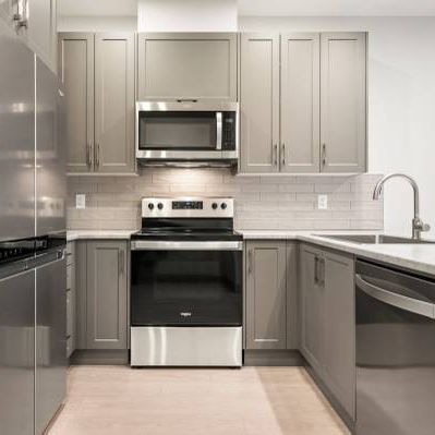 UNIT 1409 VANTAGE! BRAND NEW UNITS. 1 bedroom, 1 bathroom + den. - Photo 3