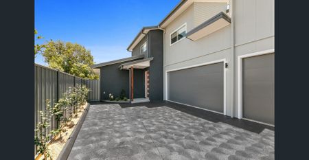 Executive Townhouse Close to everything - Photo 5