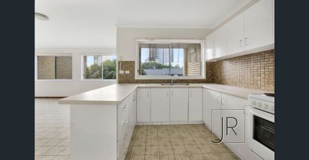 8 x Two bedroom units available in central Main Beach location - Photo 5