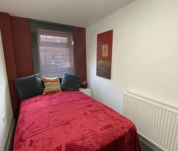 1 bedroom in a house share to rent - Photo 5
