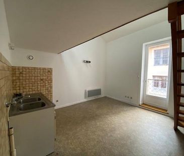 Location appartement rénové 2 pièces 36 m² à Saint-Symphorien-d'Ozo... - Photo 3