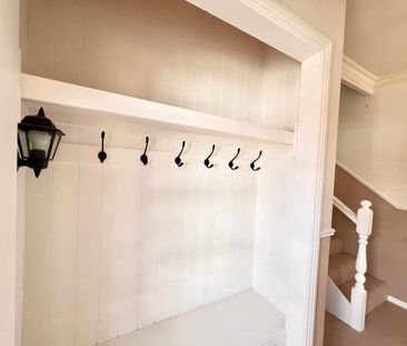 5 BEDS 3 Baths Double Storey Home ON HUGE BLOCK in Wendouree - Photo 6