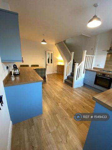 2 bedroom terraced house to rent - Photo 2