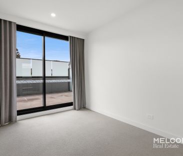 RESORT STYLE LIVING AT IT'S BEST - UNFURNISHED - Photo 5