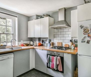 Room in a Shared Flat, Naylor House, SW8 - Photo 3