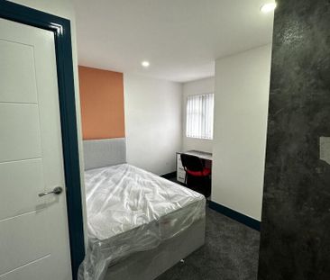 6 bedroom terraced house to rent - Photo 2