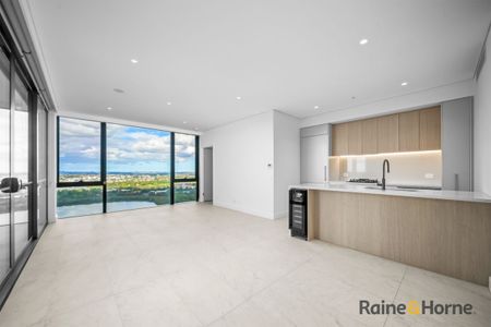 Near-New Luxury 2 Bedroom Apartment in the Heart of Rhodes Central - Photo 4