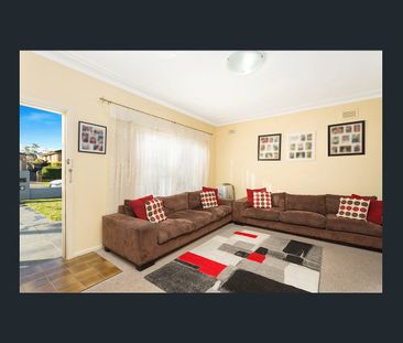 Low maintenance single level family home - Photo 2