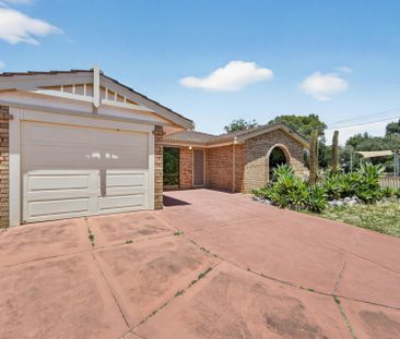 Modern Comfort and Space Opposite the Park. - Photo 4