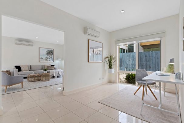 Stunning 3-Bedroom Townhouse in Bonbeach! - Photo 1