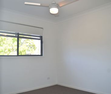 Modern, sleek & spacious - Photo 6