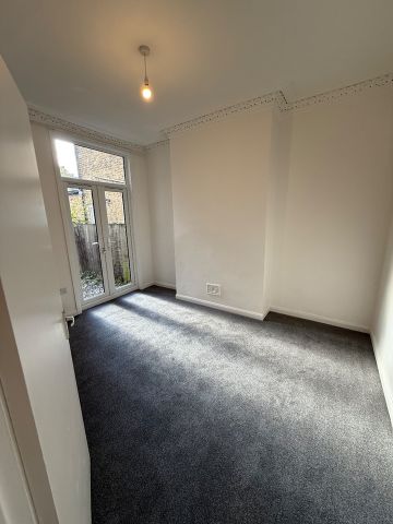 1 Bed Flat, Percy Road, N12 - Photo 4